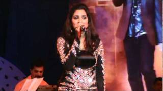 Shreya Ghoshal singing Teri Ore song from Singh is King [upl. by Ahoufe]