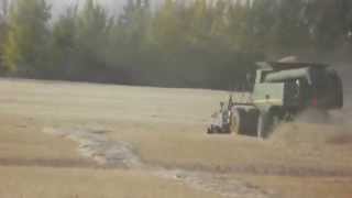 Combining barley 2013 with John Deere S690 combine [upl. by Adim]