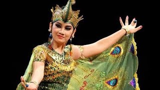 TARI MERAK Peacock Dance Jawa Timur  Indonesian Dance HD [upl. by Reynolds]