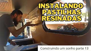 INSTALANDO PASTILHAS RESINADAS ADESIVO NA COZINHA DO NOSSO MOTORHOME [upl. by Attenaj]