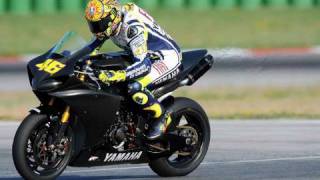 VALENTINO ROSSI SCATENATO TORNA IN MOTO CON LE STAMPELLE [upl. by Hcirdla]