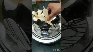 Chocolate mirror glaze vkaise banye shorts shortsfeed viraltrending cake [upl. by Daniyal851]