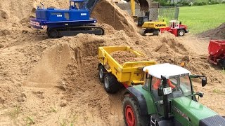 RC Tractor Fendt 930 moving soil [upl. by Goldner315]