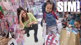 MAMAE DIZENDO SIM PRA TUDO NO SHOPPING EM BARCELONA  RÊ ANDRADE Especial de Natal [upl. by Redle472]