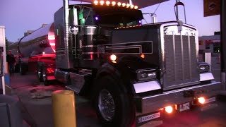 2022 Grey Kenworth W900 At Truck Stop In Sarnia [upl. by Oeramed449]