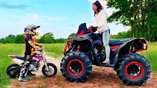 Den y cuentos geniales sobre Motos para Niños  Carreras de Motos para Niños [upl. by Nashoma]