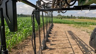 CANADIAN FARMER  SIDEDRESSING CORN  with Urea Ammonium Nitrate using 360 Yield quotYquot bars amp JD 4830 [upl. by Ramberg]