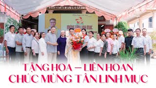 Tặng hoa  Tiệc mừng Tân Linh mục Gioan Baotixita [upl. by Oicangi453]