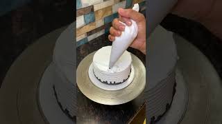 सुन्दर सा Vanilla Cake Decorating Pankhri cake garnish vannila cakeart cakedecorating [upl. by Wardieu]