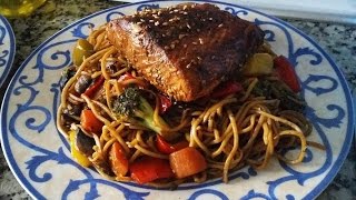 طبق اسيوي شهييير نودلز بالخضروات مع صلصة الترياكي و السلمونteriyaki noodles salmon [upl. by Karsten405]