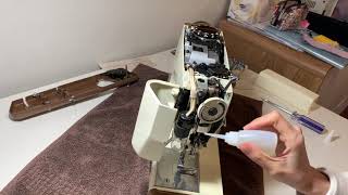 Cub 4 sewing machine cleaning and oiling 1 remove top cover open side plate and clean feed dog [upl. by Earissed]