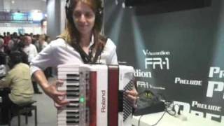 Acordeon digital FR1 Roland [upl. by Adaynek584]