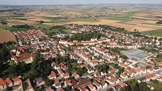 Flug über das malerische Wallerstein im Ries [upl. by Sparks162]