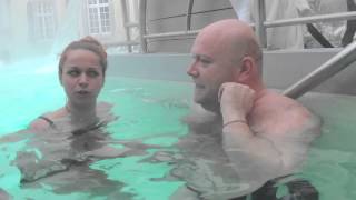 LE REVEIL DUROY  Olivier et Isa testent la piscine des Thermes de Chaudfontaine [upl. by Annaili]