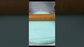 How to make rolled buttercream get the recipe httpsyoutubee981meIJMVMsizKUt8idOL6ex1Nx [upl. by Nylorahs]