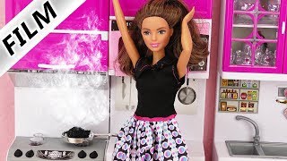 Barbie Filme deutsch  BESTE FREUNDINNEN zu Besuch zum Essen  Chaotischer Tag amp Brand in der Küche [upl. by Erdreid]