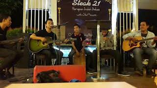 Piknik 72  Naif Cover Akustik [upl. by Uolyram186]