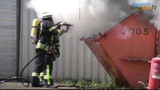 Feuerwehr bekämpft Müllcontainerbrand in Donauwörth [upl. by Rowena]