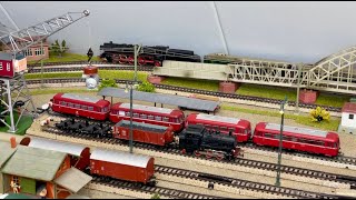 Märklin HO MGleis Anlage mit 8 fahrenden Zügen [upl. by Anuahsar322]