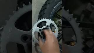 Tutorial Cambio de relación y rodamientos de Rin trasero de moto Empire Keeway Tx 200 sm [upl. by Naerda256]