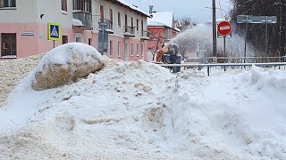 Heaviest Snowfall of the Century in Russia When Stuck in Snow Prison or Drivers Winter Nightmare [upl. by Kuth]