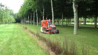 Micro tracteur Kubota et tonte de pelouses [upl. by Acirederf]