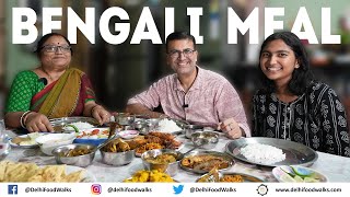 बंगाल के कोलकाता में बंगाली घर का खूब भालो बंगाली खाना l Huge Home Cooked Bengali Food in Kolkata [upl. by Halik]