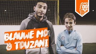 BLAUWE MO amp TOUZANI GEVEN EEN FREESTYLE VOETBAL SHOW [upl. by Hedvah552]