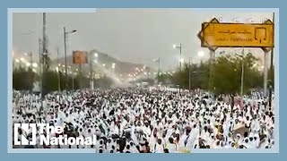 Watch as Hajj pilgrims travel to Muzdalifah after concluding Arafat [upl. by Rahab136]