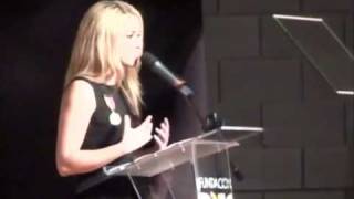 Shakira Mebarak Discurso parte 1 Inauguración Escuela Fundación Pies Descalzos Barranquilla [upl. by Ramsden]