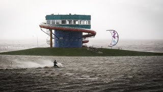 Sturmtief Niklas  KITESURFEN bei STURMFLUT im Cuxland [upl. by Yenattirb]