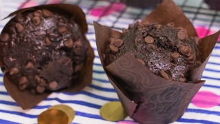 Muffins de chocolate y plátano  Receta en un minuto  María Lunarillos  tienda amp blog [upl. by Helfand]