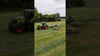 CLAAS AXION 870 mit CLAAS LINER 3000 Schwader [upl. by Eelir974]