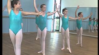 Les bases de la Danse Classique 714  Le corps [upl. by Farnsworth]