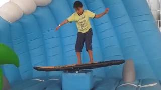 JUEGO NIÑOS INFLABLE TABLA DE SURF CHILDREN PLAY INFLATABLE SURFBOARD [upl. by Coray857]