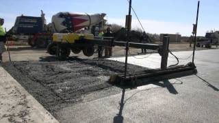 Building A AgriculturalManure Pit Using A SCREEDSAVER MAX Concrete Screed Placed 1000 yard Per Day [upl. by Elletnahs]