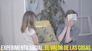 Vídeo que te hará replantear las cosas que realmente tienen valor  Experimento social [upl. by Pubilis]