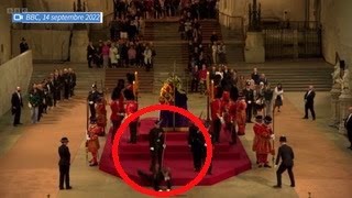 🔴Mort de la reine dAngleterre  un garde sévanouit lors de la veillée à Westminster Hall [upl. by Chic]