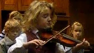 Amira Willighagen  Amiras brother quother Fincentquot plays the violin  2011 Christmas [upl. by Niret427]