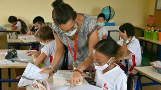 Côte dIvoire  les enseignants à lécole française [upl. by Claman]