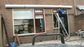 Van Dam zonwering Montage knikarmscherm [upl. by Yankee]