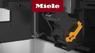 Hoe reinig ik het filtersysteem en binnenruimte van mijn Miele CVA7XXX inbouw koffiemachine  Miele [upl. by Anole81]