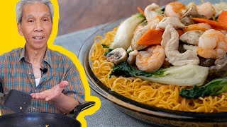 🤤 Dads CRISPY Hong Kong Style Noodles 港式煎麵 [upl. by Fuchs]