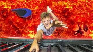 VLOER IS LAVA IN GESLOTEN TRAMPOLINE PARK [upl. by Llemart]