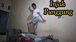 Injak Punggung  Mengatasi Pegal pegal Seluruh badan [upl. by Erreit]