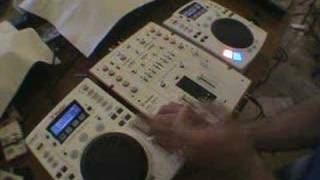 Tutorial explenation on how to beat mix for the new DJ [upl. by Sissy]