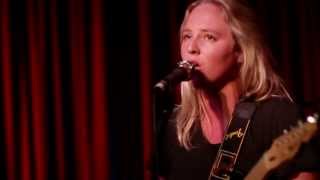 Lissie quotWhen Im Alonequot Guitar Centers SingerSongwriter 2 [upl. by Ender]