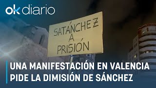 Una manifestación en Valencia pide la dimisión de Sánchez por la gestión del Gobierno en la DANA [upl. by Nimaynib]