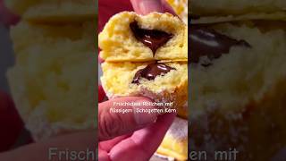 Süß und zart Frischkässe Röllchen mit flüssigem Schogetten Kern baking food cooking recipe [upl. by Nemrak]