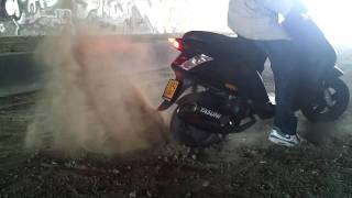 Piaggio Zip 50 2T Yasuni R Burnout [upl. by Negah]